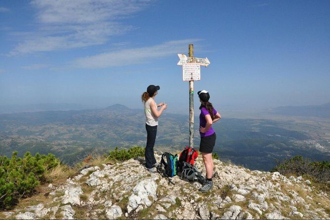 1 day CARPATHIAN PEAKS & CHALETS hike - Zărnesti Gorges (Prapastiile Zărnestiului): canyon scenery without the hassle