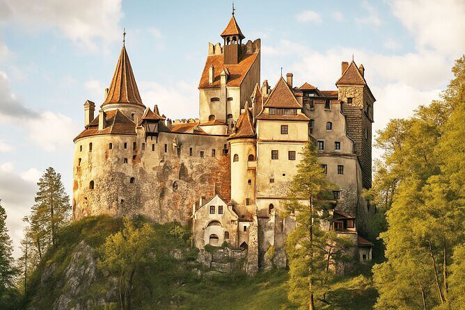 1 Day Guided Tour to Dracula’s Castle, Peles Castle and Brasov - Stop 2: Bran Castle—Dracula’s name, but also the medieval machinery