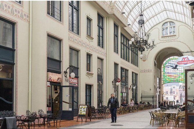 3-Hour Cultural Walking Tour of Oradea - City Hall of Oradea: Secession style after the renovation