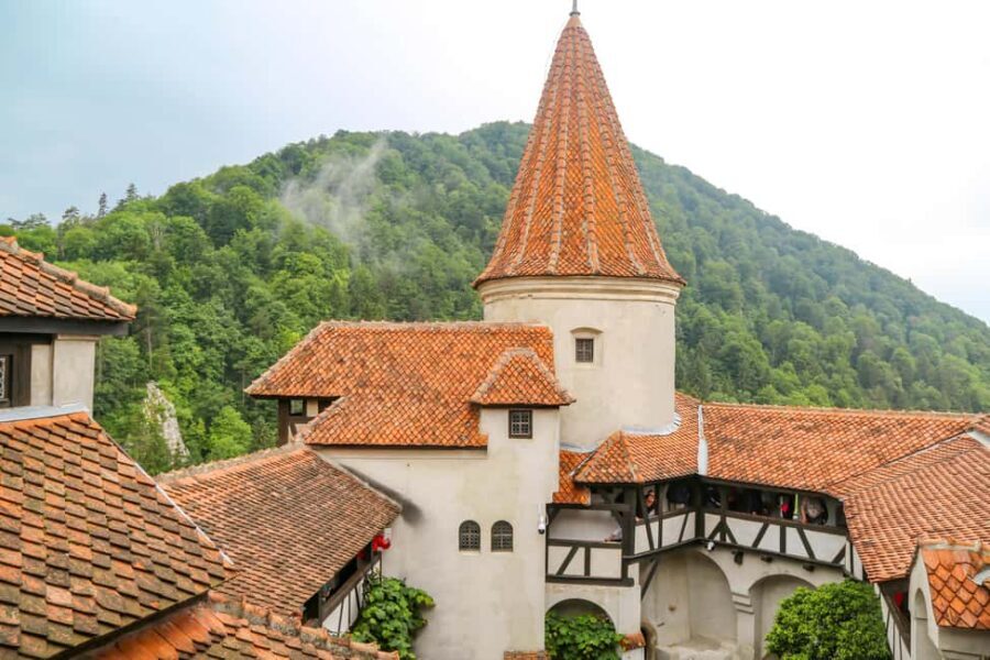 Brașov: Bran, Râșnov, and Peleș Castles Tour with Guide - Peleș Castle in Sinaia: where style meets serious tech
