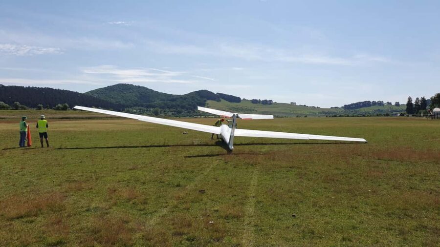Brasov: Glider Flight Experience at Sanpetru Airfield - What Happens Before You Fly: Safety, Parachute Fit, Hangar Tour