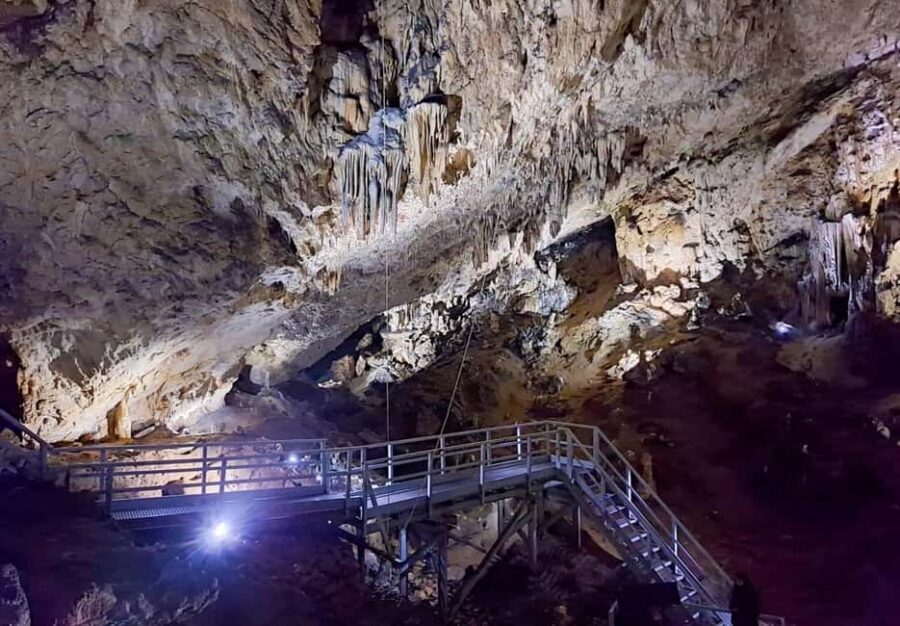 Brașov: Peles, Bran, Rasnov, & Valea Cetatii Day Trip - Valea Cetății Cave: Stalactites, Stalagmites, and a Proper Underground Finish