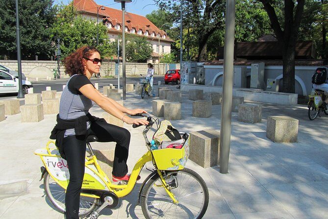Bucarest à vélo - Piaţa Revoluţiei: where the story of 1989 becomes visible