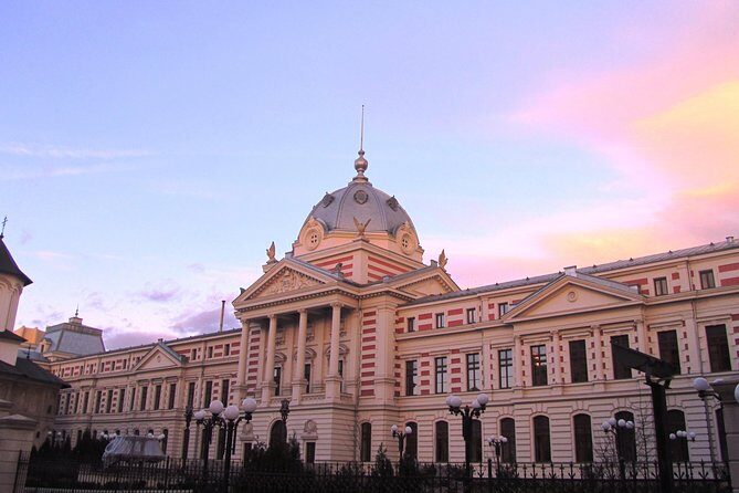 Bucarest à vélo - Palace of Parliament: the weight of Ceausescu’s legacy