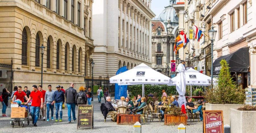 Bucharest City Tour – A Day to Remember - Starting at the Romanian Athenaeum: a central, easy-to-find kickoff