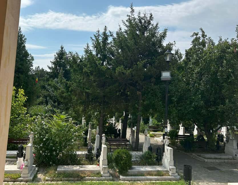 Bucharest: Contrasts of Communism - Small Group Walking Tour - Who should book this tour, and who may want to skip it
