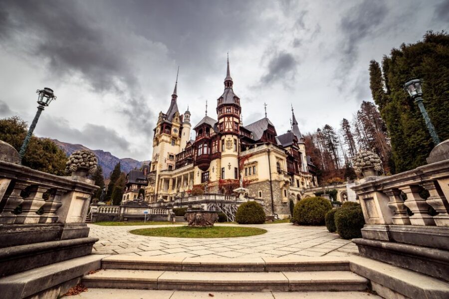 Bucharest: Dracula Castle, Peles Castle & Brasov Guided Tour - The Schedule Between Castles: Breaks, Free Time, and the Return to Buchbuch