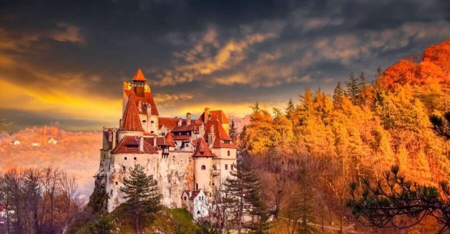 Bucharest: Dracula's Castle, Peleș Castle & Brașov Day Trip - University Square meetup and how the schedule really behaves