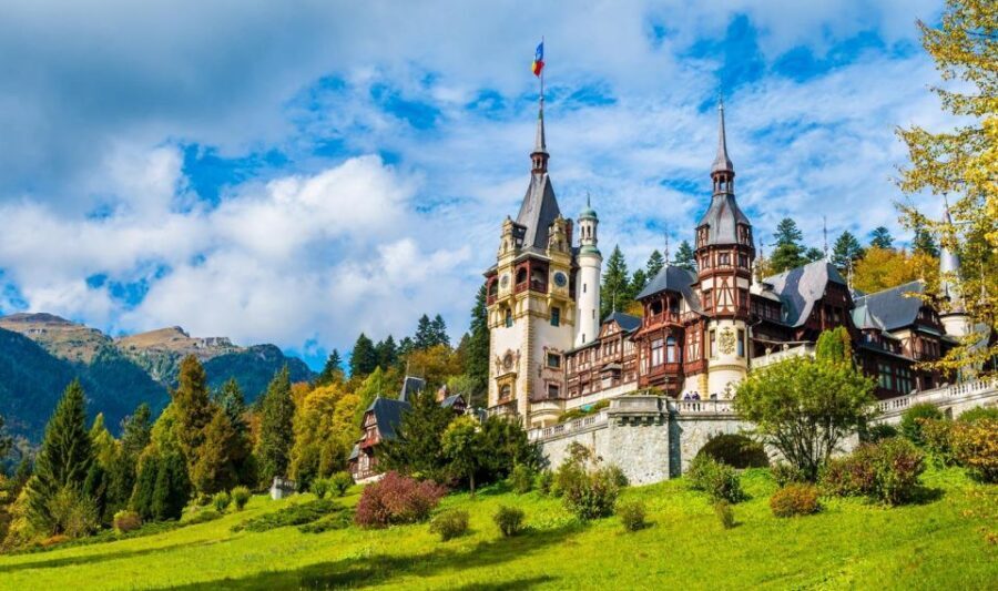Bucharest: Dracula's Castle, Peleș Castle & Brașov Day Trip - Brașov medieval Old Town: the part that turns sightings into meaning