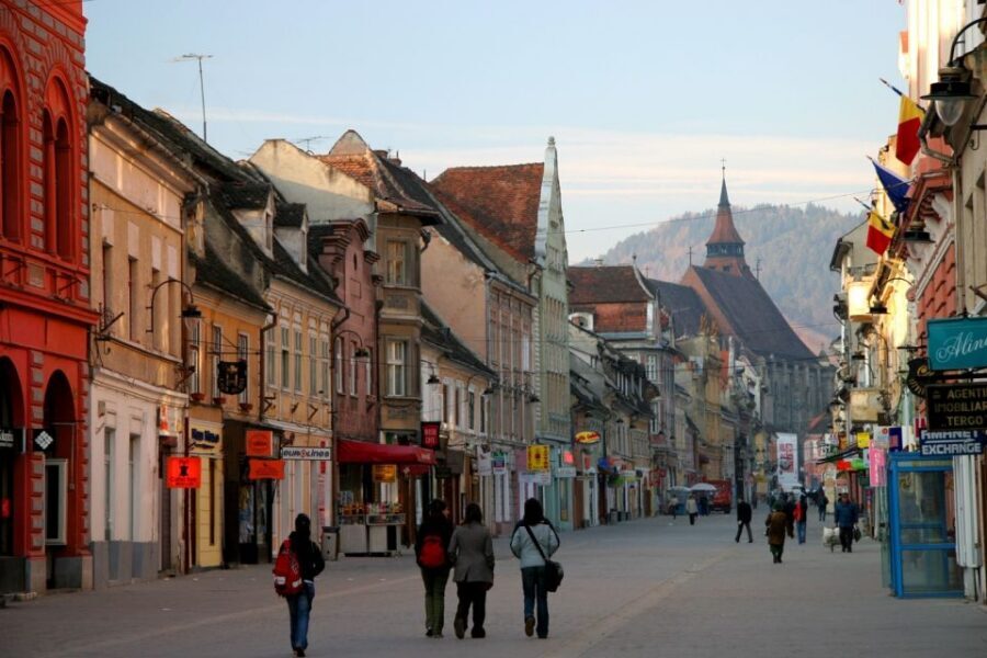 Bucharest: Dracula's Castle, Peles Castle, & Brasov Old Town - Winter Reality: Snow, Closures, and Keeping Your Expectations Right