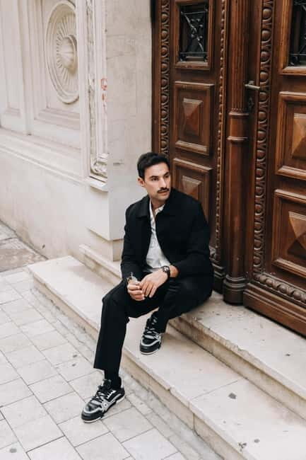Bucharest: Essential Photo Session in the Charming Streets - Small things that make a big difference