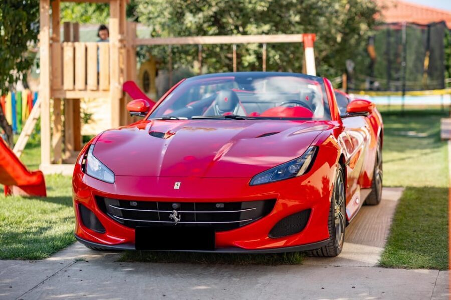 Bucharest: Ferrari Driving Experience - SHORT 10min - Getting started at Piața Constituției and finding the right Ferrari