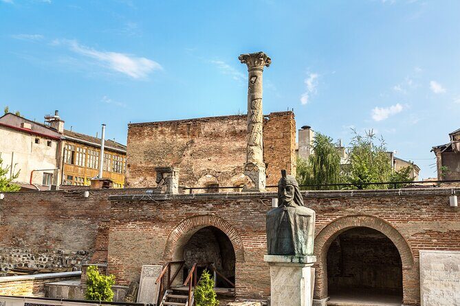Bucharest Old Centre Tour - Entering the Old Centre: inns, churches, and the “street story”