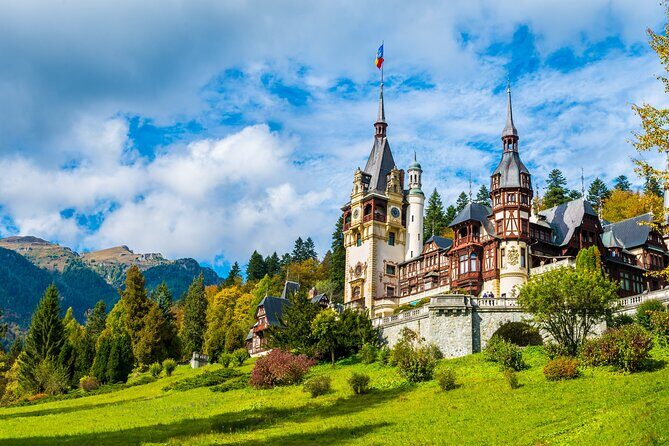 Bucharest-Peles, Bran Castles & Brasov: PREMIUM TOUR small group - Brasov Old Town: cobblestones, Council Square, and Black Church area time