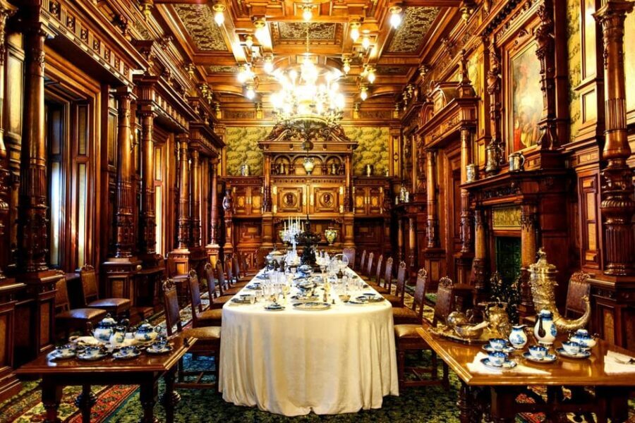 Bucharest: Peles Castle, Bran Castle, & Brasov Old Town Tour - Practical tips that make the day smoother