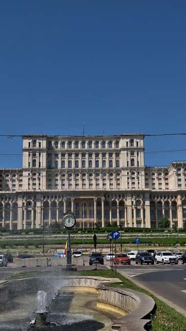 Bucharest Photo Walk - Instagram&Cinematic Spots in 3 hours - Cărturești Carusel: Color And Clever Framing