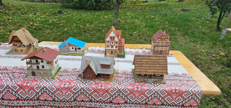 Bucharest short tour Hop-on hop-off format live tourguide - Key highlights you’ll actually feel