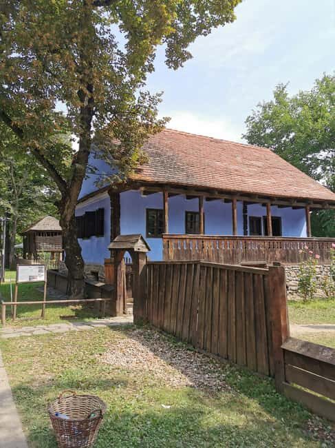 Bucharest short tour Hop-on hop-off format live tourguide - The panoramic drive route: where you’ll get your bearings fast