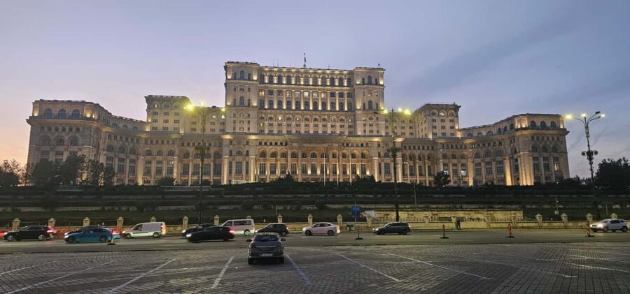 Bucharest short tour Hop-on hop-off format live tourguide - Who should book this Bucharest tour (and who might feel shortchanged)