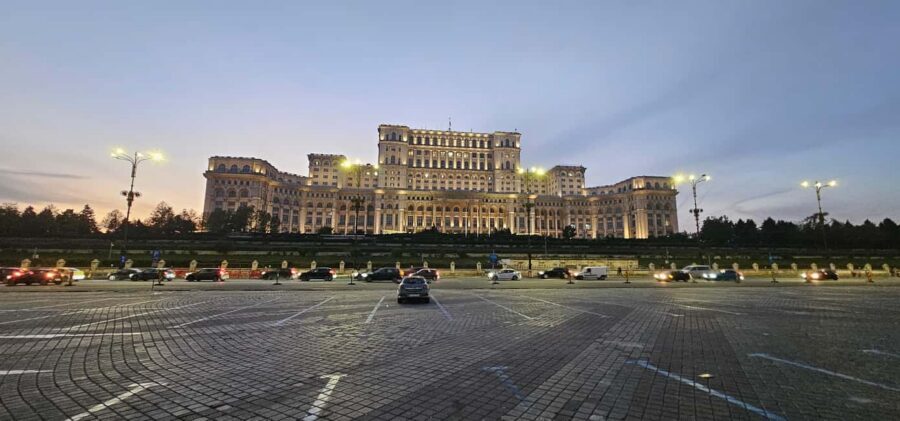 Bucharest short tour Hop-on hop-off format live tourguide - Practical tips: what to bring and how to make the timing work