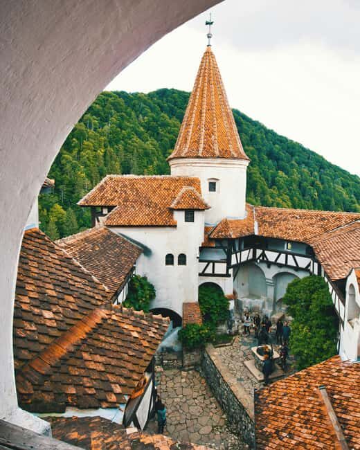 Bucharest:Dracula's Castle,''Wednesday''& Brasov Small Group - From Wednesday Castle to Bran: The One-Day Transylvania Route