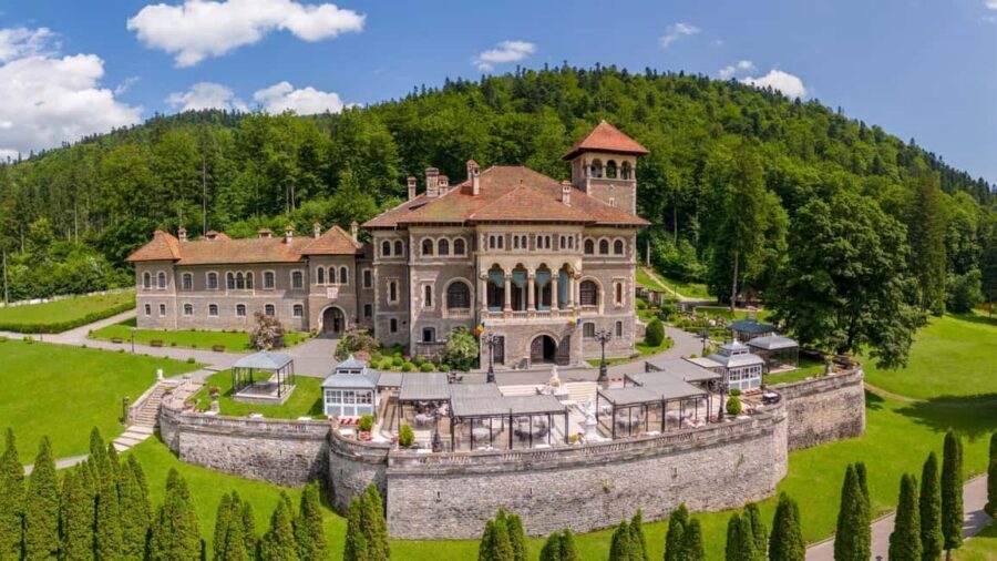 Bucharest:Dracula's Castle,''Wednesday''& Brasov Small Group - Bran Castle With a Real Guide: Dracula Without the Chaos
