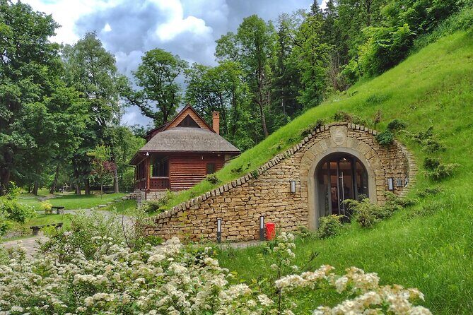 Bucovina Painted Monasteries & Transylvania Tour: 4-Day Private - Why this 4-day painted-monasteries route makes sense