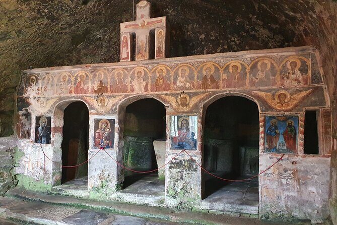Bulgaria Day Trip - Private Tour from Bucharest - Veliko Tarnavo & Arbanasi - The guide and driver factor: why punctuality matters