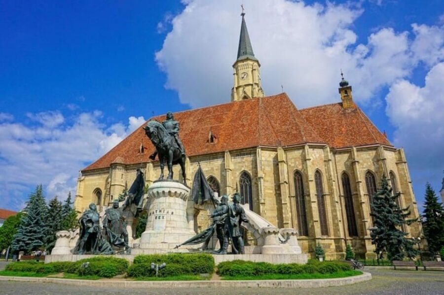 Cluj : Must-See Attractions Walking Tour - Entering Cluj on Foot from Piața Unirii