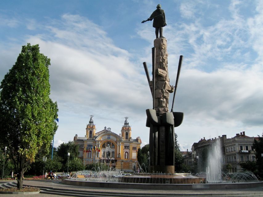 Cluj: Private City Walking Tour - Union Square and the preserved civilian house