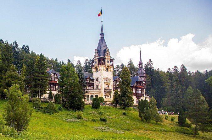 Count Dracula & Peles Castle in One Day from Bucharest - Bran Castle stop: the Dracula-shaped experience and what to focus on