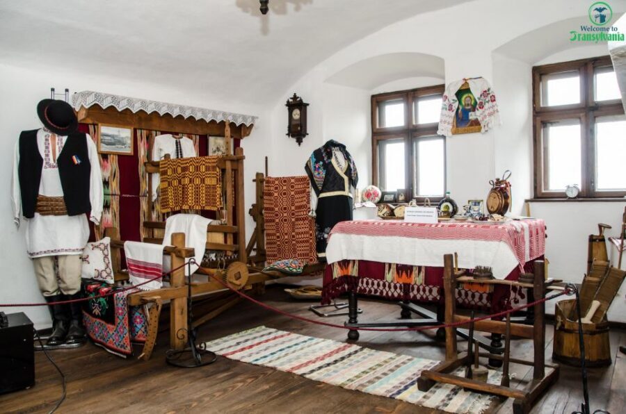 Day trip Bran Castle, Rasnov Fortress and Bear Sanctuary - Should you book this Bran, Rasnov, and LiBEARty day trip?