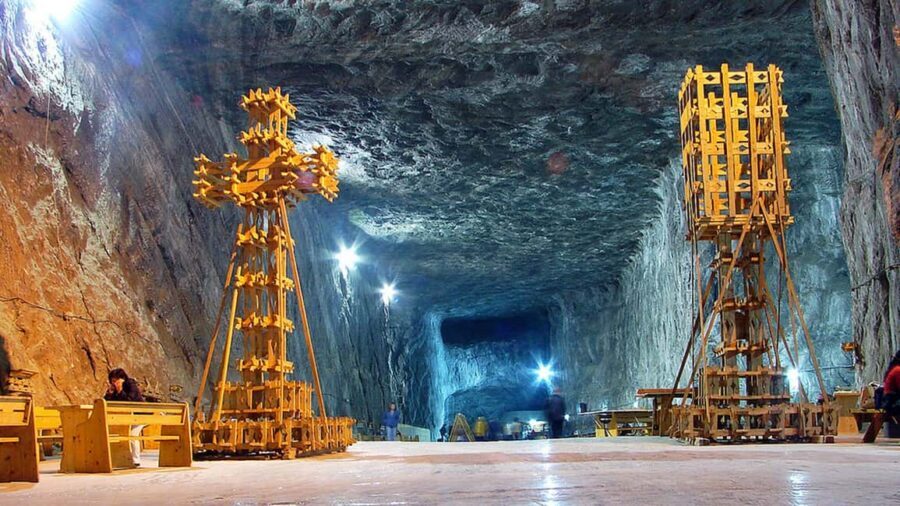 Day Trip Bucharest to Slanic Prahova Salt Mine - Entering Slănic Prahova: what happens when you go underground