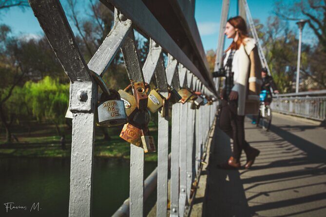 Discover Oradea - Walking Tour with Local Food Tasting - Paral’s Bridge into Parkul Libertății: a scenic reset