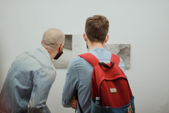 Discover the local art scene with ArtCrawl - Timing, meeting points, and what to expect when you arrive