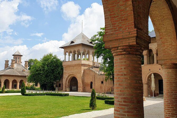 Dracula's Tomb Snagov Monastery | Mogosoaia Palace - PrivateTour - The Bucharest drive-by set: squares, theatre, memorials, WWI monument