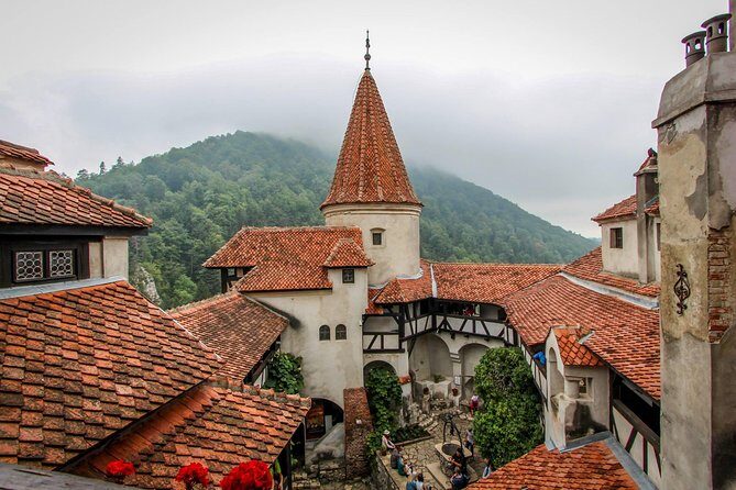 Guided visit in Spanish to the Castle of Dracula in Bran (native Spanish guide). - Your native Spanish guide (Nacho) and why the language choice matters