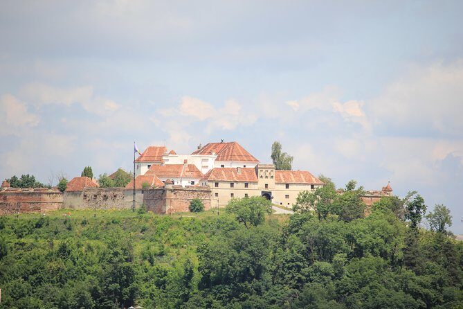 Guided visit in Spanish to the medieval center of Brasov (native Spanish guide). - Where you’ll go: Council Square, Black Church zone, and the old-town streets