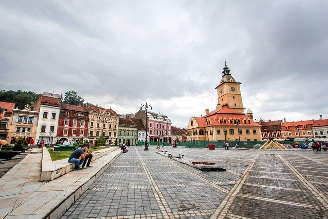 Guided visit in Spanish to the medieval center of Brasov (native Spanish guide). - Practical flow: meeting point, start time, and staying efficient