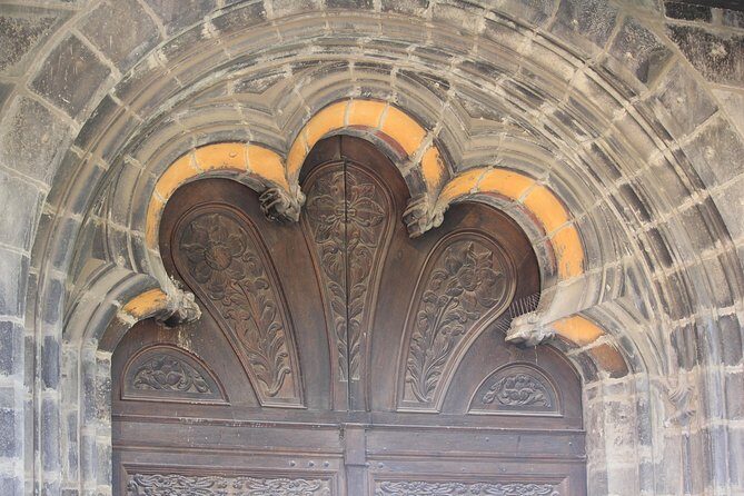 Guided visit in Spanish to the medieval center of Brasov (native Spanish guide). - A great add-on idea: La Iglesia Negra organ concert