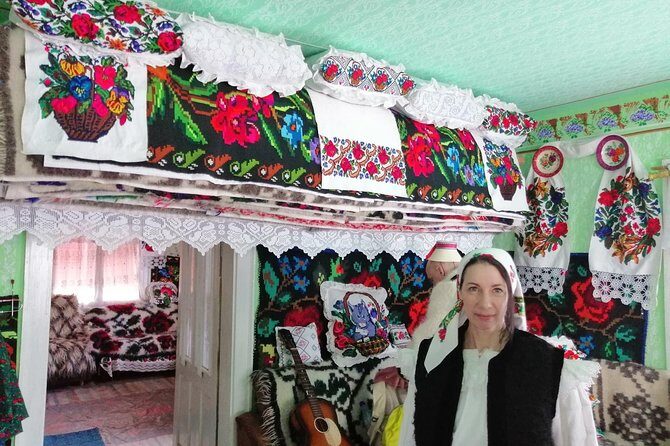 Maramures in a nutshell - Merry Cemetery: empiric tombstones and the stories behind them