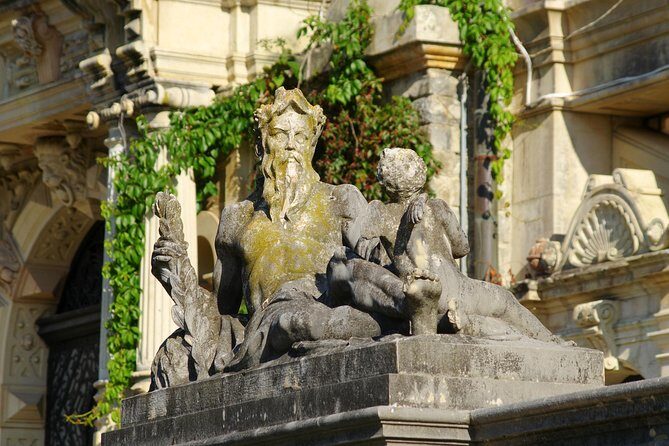 Peles Castle Skip-The-Line Guided Tour - Getting there in Sinaia: plan for hills and buffer time