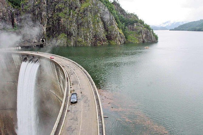 Private Day Trip True Castles of Vlad Dracula and Transfagarasan Road - Vidraru Dam: the engineering stop that turns driving into a lesson