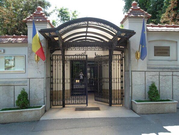 Private: RedPatrol Bucharest Contrasts Tour in a Vintage Car - Key Highlights You’ll Feel Immediately