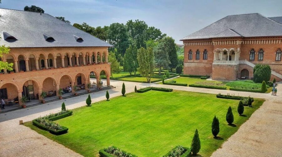 Private Tour from Bucharest to Dracula's tomb and Mogosoaia - Guides Make the Difference: Catalin, Pavel, and Radu’s Style