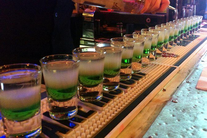 Pub Crawl in Cluj - The 10:00 pm rhythm: what the timing feels like