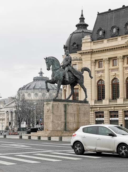 Short Bucharest city tour with live tourguide - Revolution Square: the 1989 story in one well-timed stop