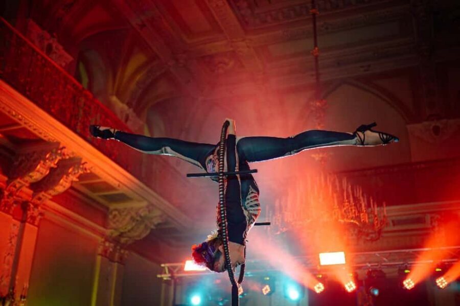 Sighisoara: Great Dracula Ball on Halloween - Eduard & Bianca magic show: illusions with rhythm