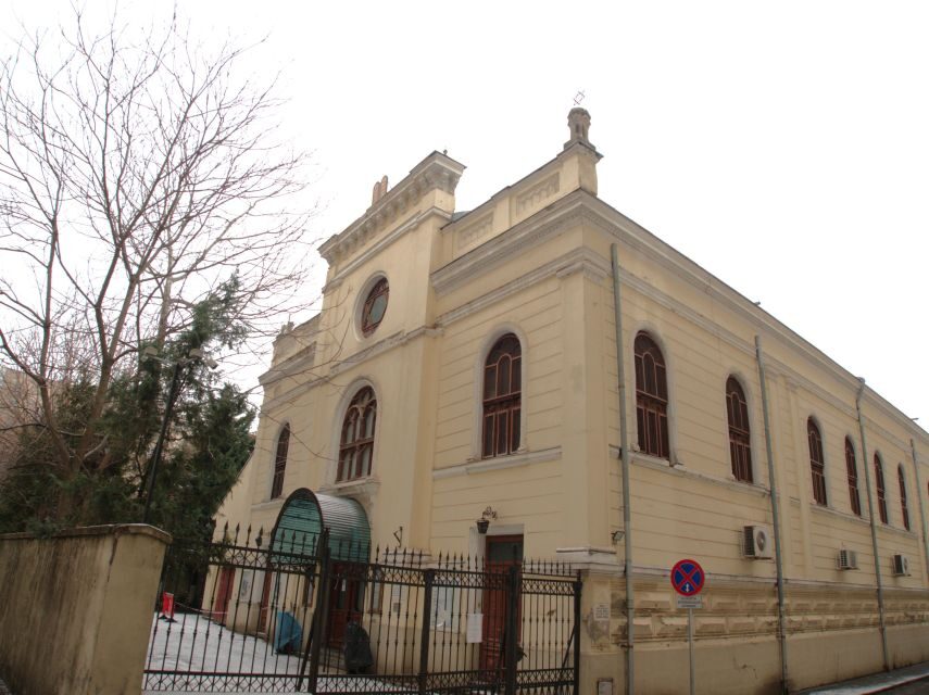 The Jewish heritage of Bucharest - half day walking tour - Walking the narrow streets where Jewish Bucharest meets communist apartments