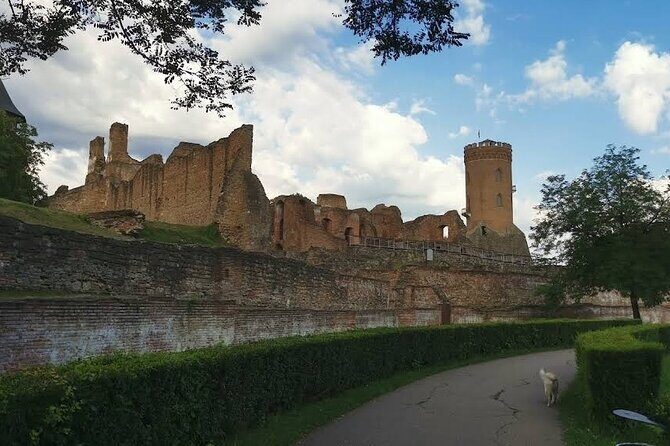 The Real Dracula's Castle in Targoviste, Winery and Dracula' Tomb - Parcul Chindia: a breather that doesn’t feel like wasted time